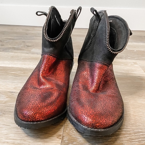 Sacha London | Metallic Red and Black Boots | Zipper top - Picture 2 of 9